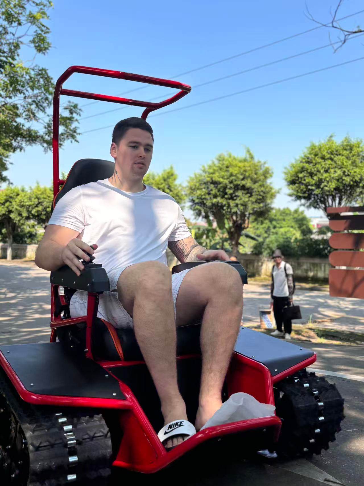 72V লিথিয়াম ব্যাটারি ইলেকট্রিক অল টেরেন ট্র্যাকড হুইলচেয়ার